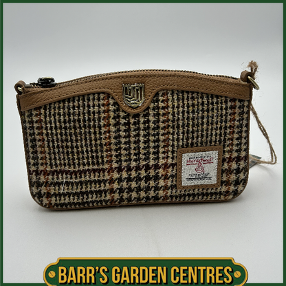 Islander Ailsa with Harris Beige Dogtooth
