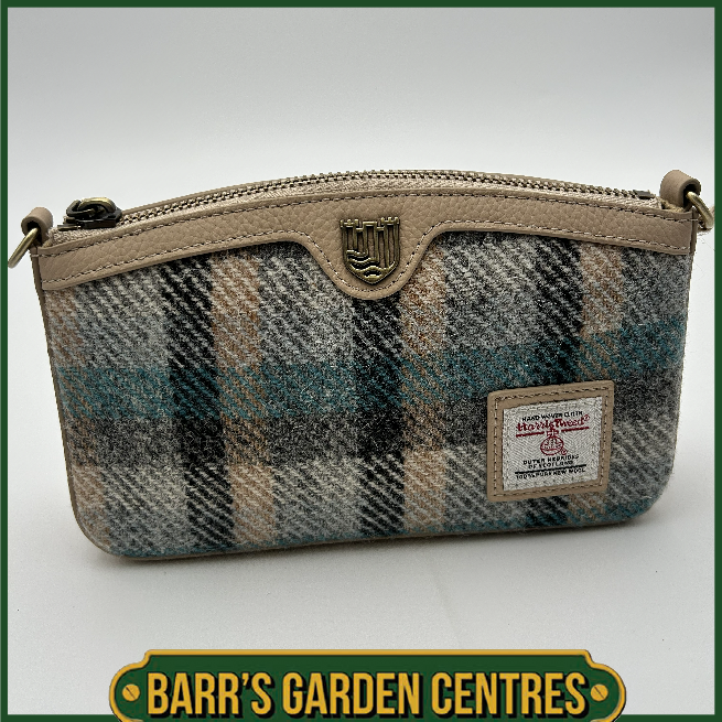 Islander Ailsa with Harris Islander Check