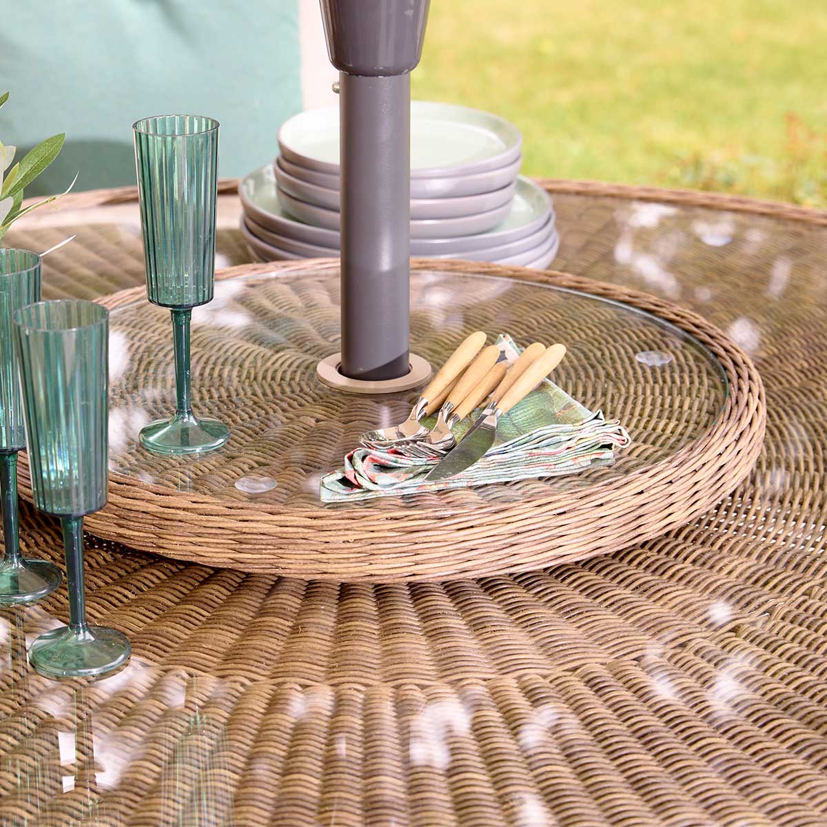 Montpellier 6 Seater Dining Set with 3m Parsol & Lazy Susan