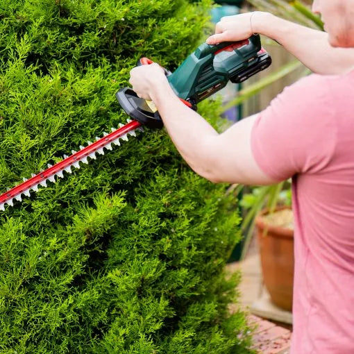 Webb Eco WEV20HTB2 20V 50cm (20″) Cordless Hedge Trimmer (2Ah Battery & Charger included)