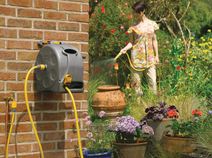 Hozelock - 2 in 1 Compact Reel 25m with Attachments & Spray Nozzle