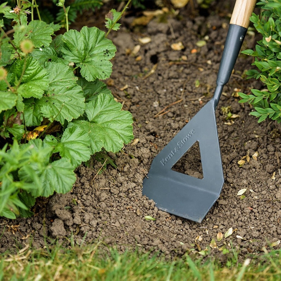 Kent & Stowe Carbon Steel Long Handled Dutch Hoe