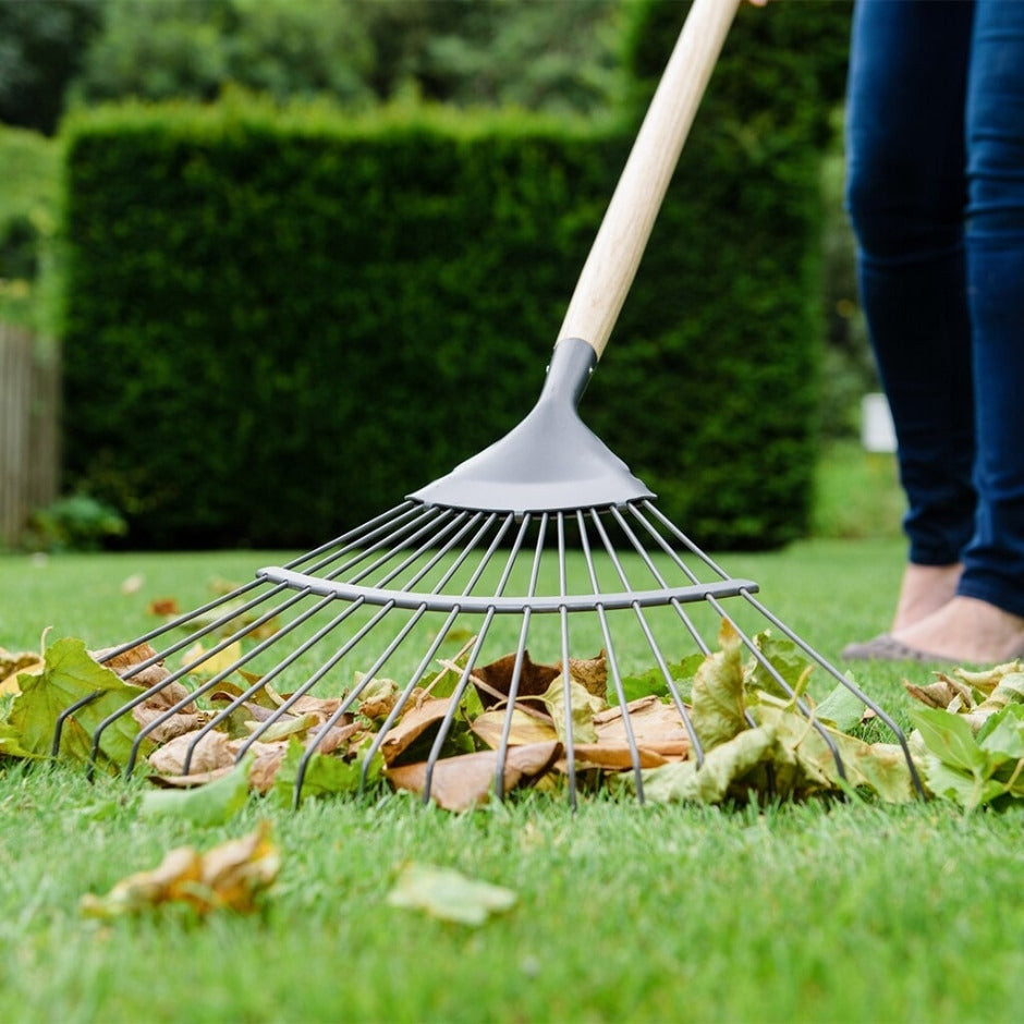 Kent & Stowe Carbon Steel Long Handled Lawn / Leaf Rake