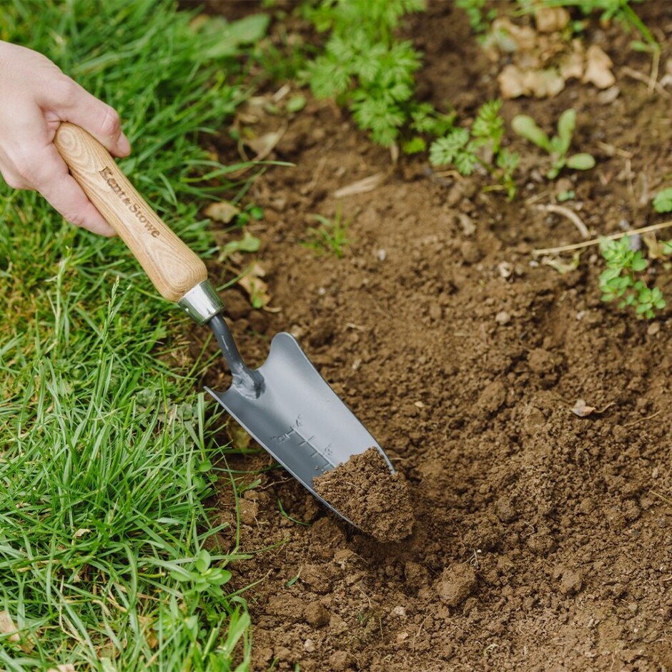 Kent & Stowe Carbon Steel Hand Transplanting Trowel